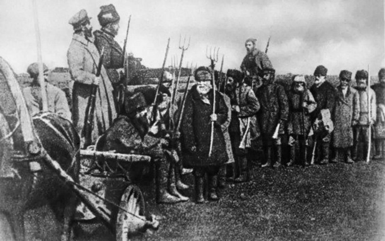 Исторические корни разногласий между коммунистами и военными пенсионерами