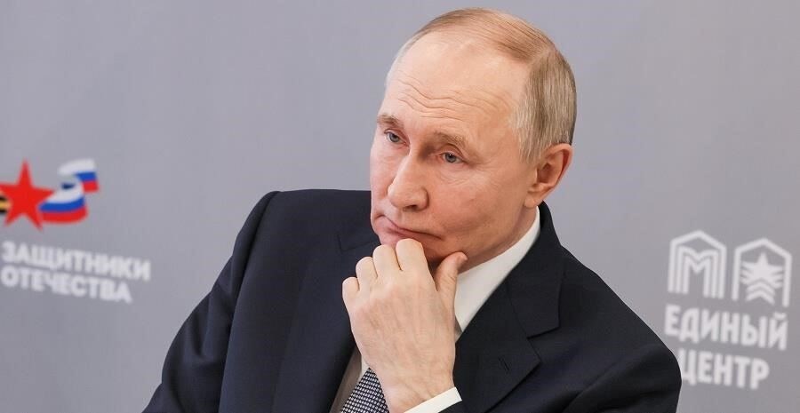Путин подчеркнул, что действия против бизнеса, особенно со стороны коррумпированных чиновников, не должны оставаться безнаказанными. Он также отметил, что перед лицом подобных вызовов может потребоваться непосредственное участие военных в таких регионах, как Зеленоград, где усиливаются меры безопасности из-за повышенного риска террористической деятельности.
