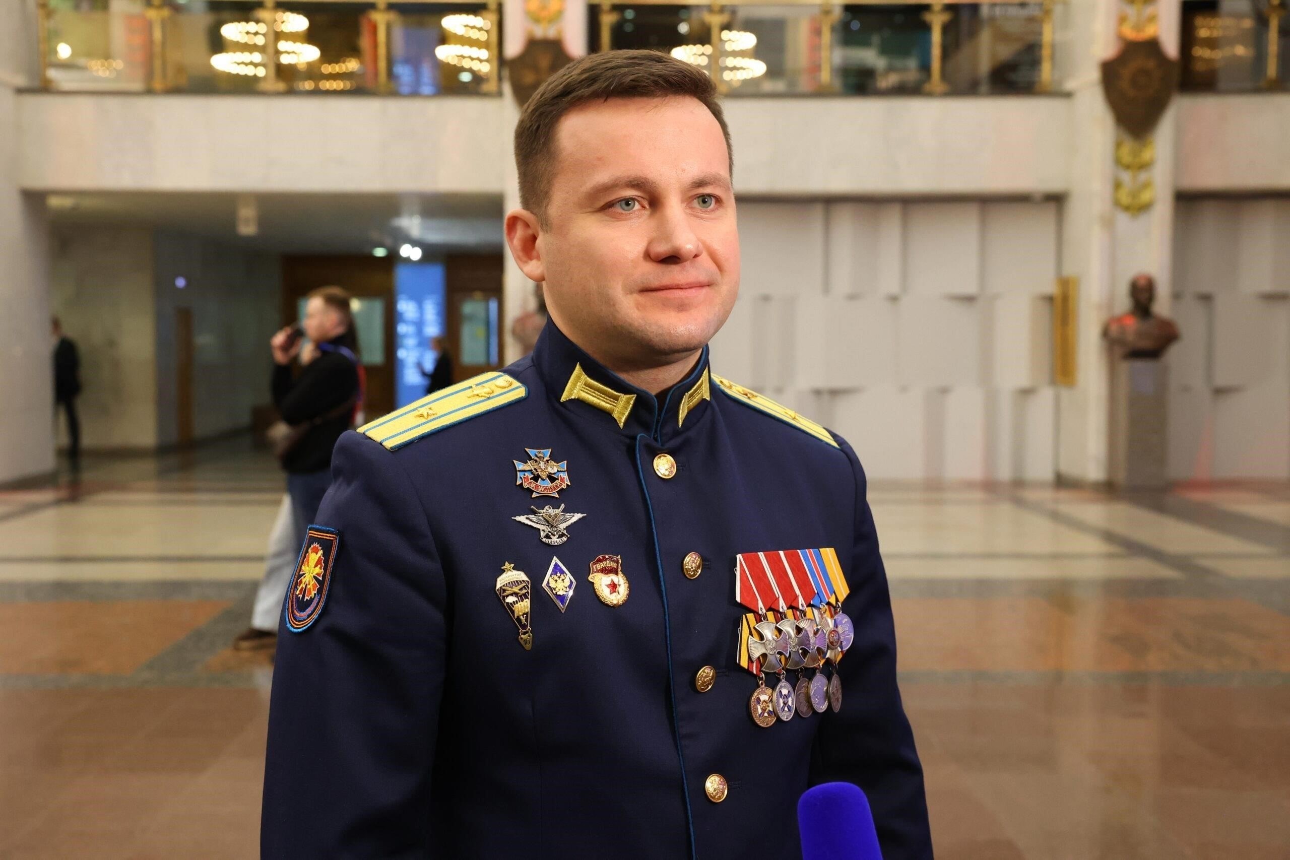 В Финляндии, например, количество новобранцев остается неизменным, но качество кандидатов улучшилось: они обладают лучшей физической подготовкой и более высоким уровнем самоотдачи. Эта тенденция наблюдается и в Швейцарии, где добровольный подход привел к увеличению числа кандидатов со специальными навыками, поскольку новобранцы чаще выбирают военную карьеру, соответствующую их личным целям. Эти страны продолжают поддерживать высокий уровень готовности к обороне, несмотря на отсутствие обязательной службы.
